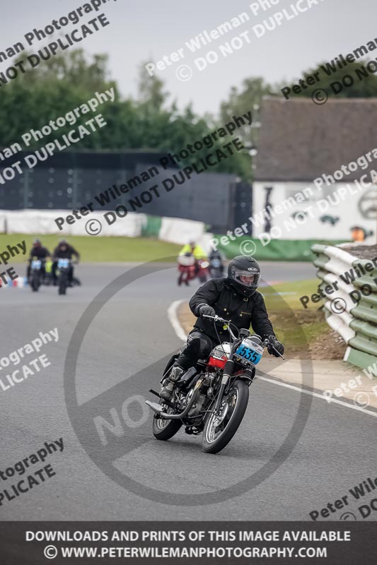 Vintage motorcycle club;eventdigitalimages;mallory park;mallory park trackday photographs;no limits trackdays;peter wileman photography;trackday digital images;trackday photos;vmcc festival 1000 bikes photographs